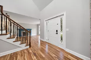 10S381 Jamie Ln, Willowbrook, IL 60527 - Photo 2