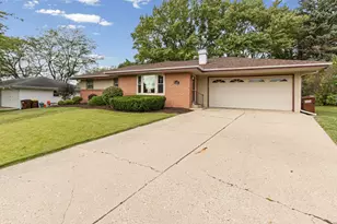 10 Prospect Jct, Stillman Valley, IL 61084 - Photo 2