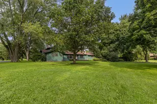 749 N Sharon Dr, Woodstock, IL 60098 - Photo 1