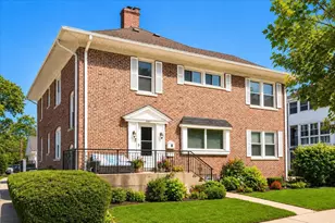 2611 Walnut Ave, Evanston, IL 60201 - Photo 1