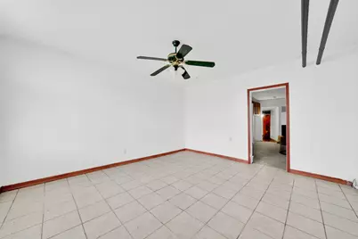 9953 S Avenue M, Chicago, IL 60617 - Photo 6