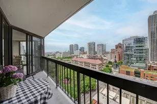 33 W Delaware Pl, Chicago, IL 60610 - Photo 12