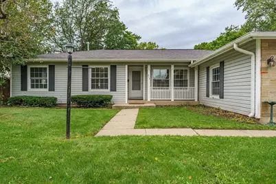 212 Wellington Avenue, Elk Grove Village, IL 60007 - Photo 2