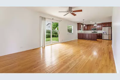 212 Wellington Avenue, Elk Grove Village, IL 60007 - Photo 10