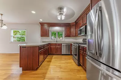 212 Wellington Avenue, Elk Grove Village, IL 60007 - Photo 8