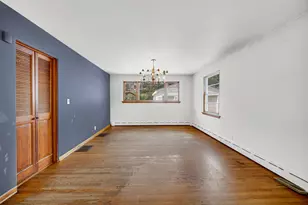 223 S Randall Rd, Aurora, IL 60506 - Photo 6