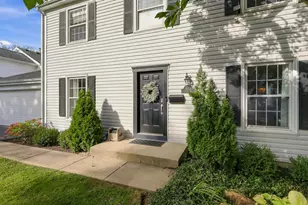 1033 N Brainard St, Naperville, IL 60563 - Photo 2