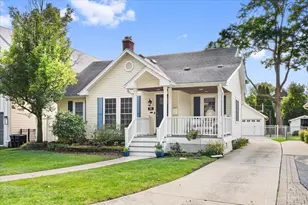 208 N Willow Rd, Elmhurst, IL 60126 - Photo 2