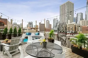 225 W Huron St, Chicago, IL 60654 - Photo 18