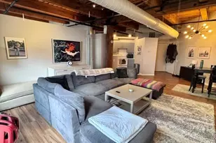 225 W Huron St, Chicago, IL 60654 - Photo 4