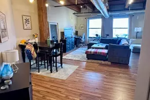 225 W Huron St, Chicago, IL 60654 - Photo 2