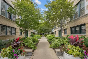 4310 N Clarendon Ave, Chicago, IL 60613 - Photo 2
