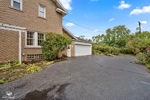 1295 Taylor St, Joliet, IL 60435 - Photo 4