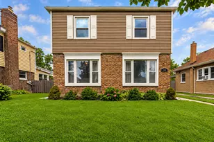 744 Manchester Ave, Westchester, IL 60154 - Photo 2