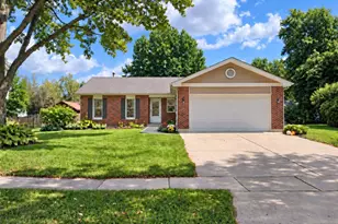 1010 Fox Run Ln, Algonquin, IL 60102 - Photo 1