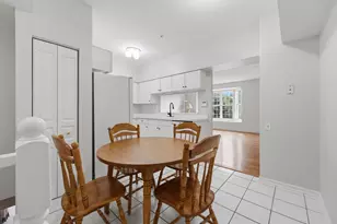 402 Arboretum Dr, Lombard, IL 60148 - Photo 10