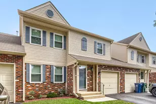 921 Perry Dr, Algonquin, IL 60102 - Photo 2
