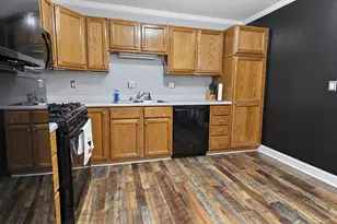 404 E Oak St, Leroy, IL 61752 - Photo 12