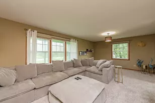 542 Meadow Ct, Winthrop Harbor, IL 60096 - Photo 4