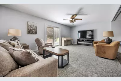 1727 Roosa Lane, Elk Grove Village, IL 60007 - Photo 2