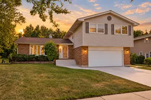 1727 Roosa Ln, Elk Grove Village, IL 60007 - Photo 1