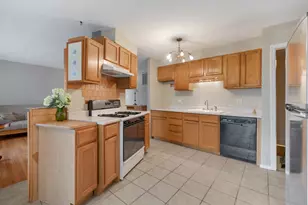 2177 Chaucer Ln, Glendale Heights, IL 60139 - Photo 8