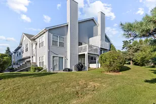 1002 Castleshire Dr, Woodstock, IL 60098 - Photo 2