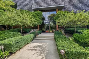 100 Red Top Dr, Libertyville, IL 60048 - Photo 2