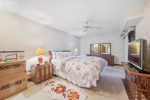 100 Red Top Dr, Libertyville, IL 60048 - Photo 22