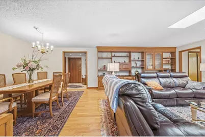 100 Red Top Drive #303, Libertyville, IL 60048 - Photo 8