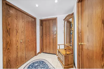 100 Red Top Drive #303, Libertyville, IL 60048 - Photo 4