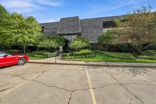 100 Red Top Dr, Libertyville, IL 60048 - Photo 1
