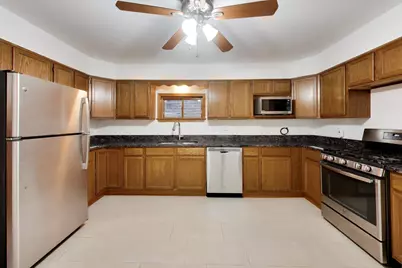 3427 S Emerald Avenue #1, Chicago, IL 60616 - Photo 10