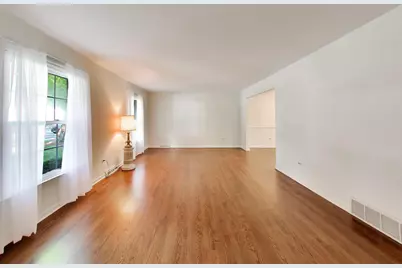 1535 N Haddow Avenue, Arlington Heights, IL 60004 - Photo 6