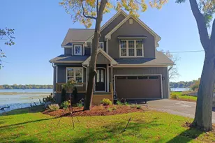 807 Lakeview Dr, Round Lake, IL 60073 - Photo 1