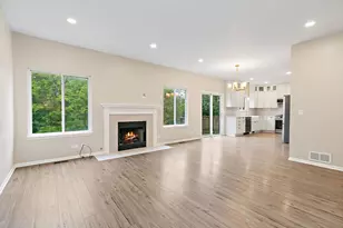 2118 Preswick Ln, Woodstock, IL 60098 - Photo 6