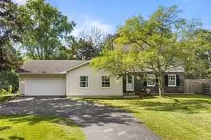 6121 Sands Rd, Crystal Lake, IL 60014 - Photo 1