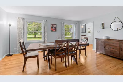 6121 Sands Road, Crystal Lake, IL 60014 - Photo 2