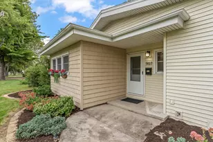 907 S Longview Rd, Monticello, IL 61856 - Photo 4