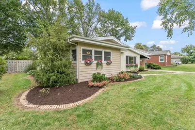 907 S Longview Road, Monticello, IL 61856 - Photo 2