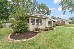 907 S Longview Rd, Monticello, IL 61856 - Photo 2