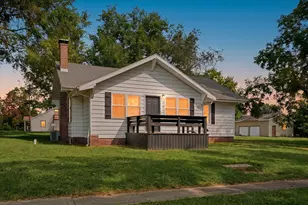 301 Clark St, Georgetown, IL 61846 - Photo 2
