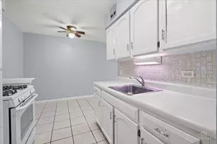 1500 Robin Cir, Hoffman Estates, IL 60169 - Photo 10