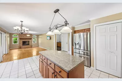 17945 W Pond Ridge Circle, Gurnee, IL 60031 - Photo 10