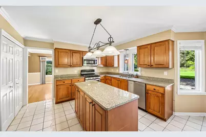 17945 W Pond Ridge Circle, Gurnee, IL 60031 - Photo 12