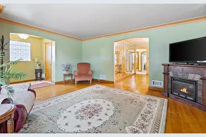 9055 S Luella Avenue, Chicago, IL 60617 - Photo 2