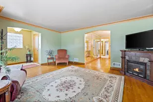 9055 S Luella Ave, Chicago, IL 60617 - Photo 2