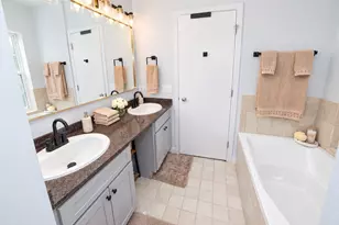1021 E 46th St, Chicago, IL 60653 - Photo 12