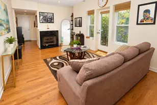 1021 E 46th St, Chicago, IL 60653 - Photo 2