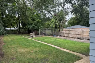 219 SW Circle Dr, Joliet, IL 60433 - Photo 14